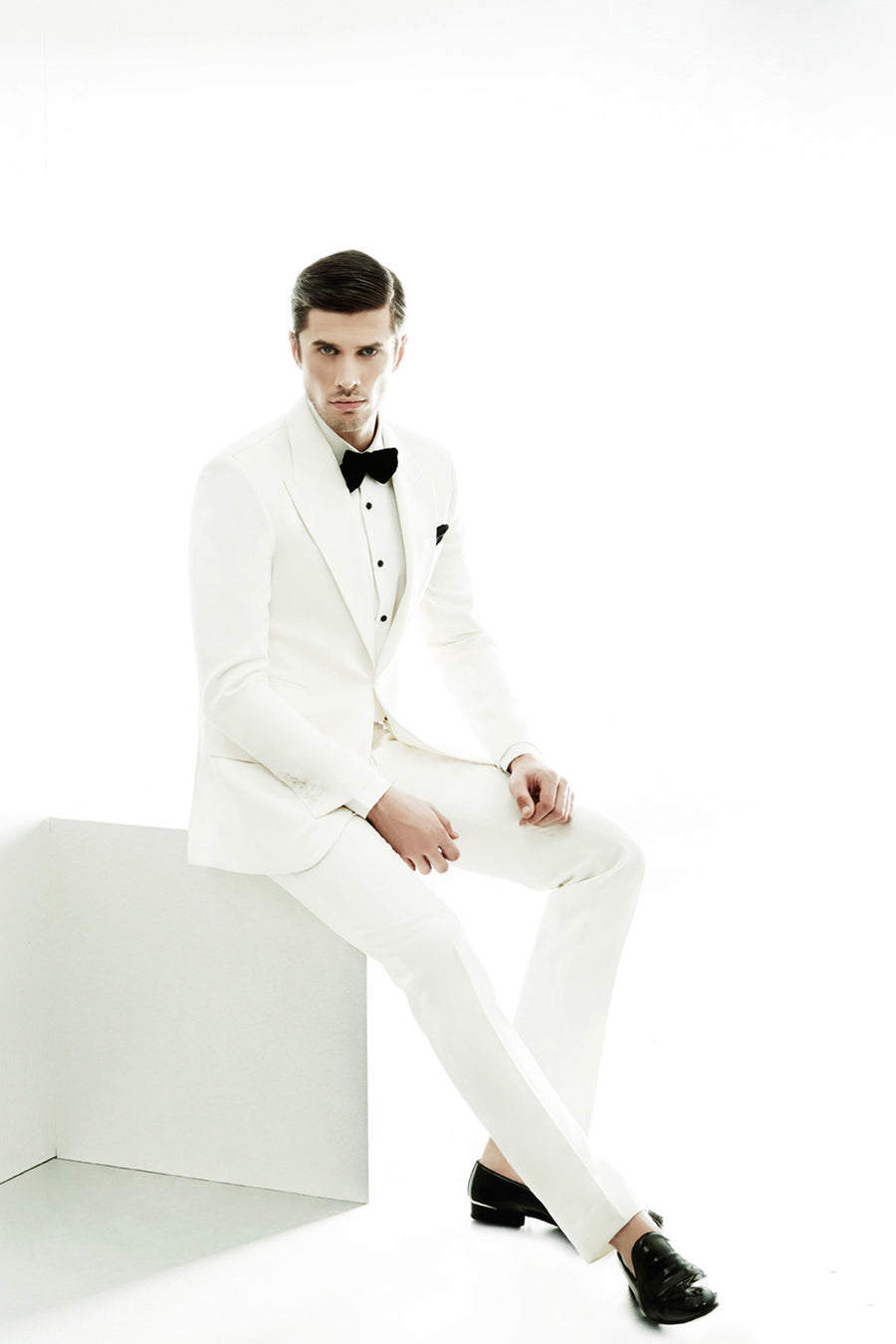 White Single Breasted Two Button Classic Peak Lapel Suit